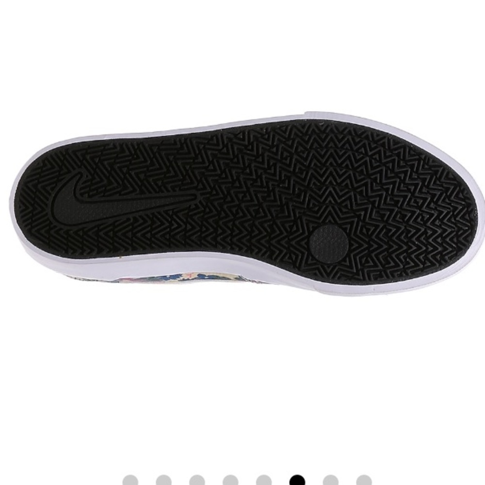 Nike shoes - Picture 4 of 6